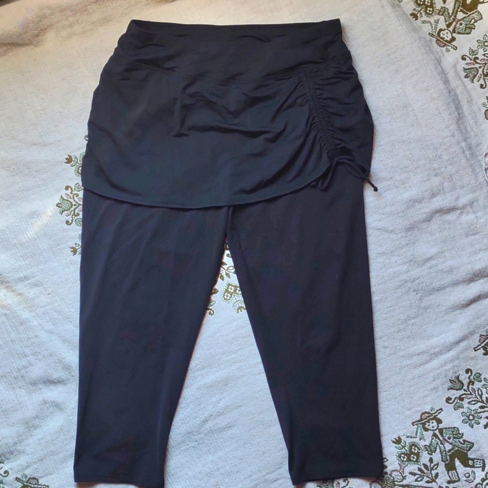 Lands' End Black Gym Capri/Skirt Size Medium
